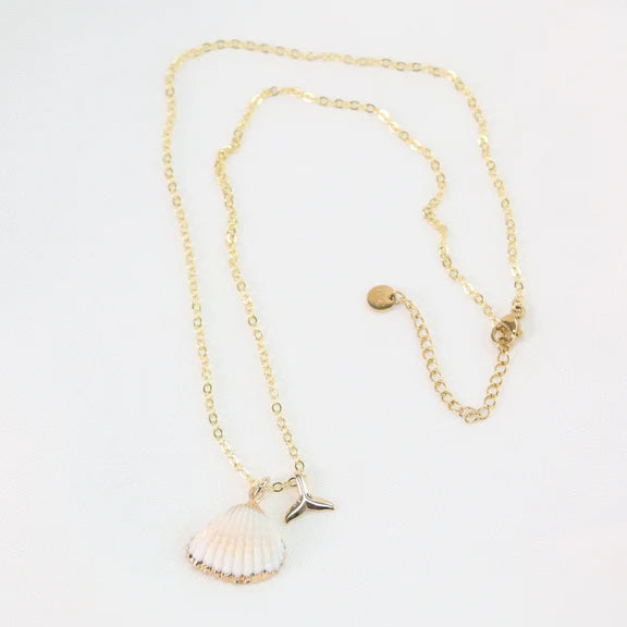 "Gilli T" Shell & Pendant Necklace