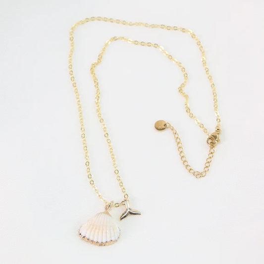 "Gilli T" Shell & Pendant Necklace